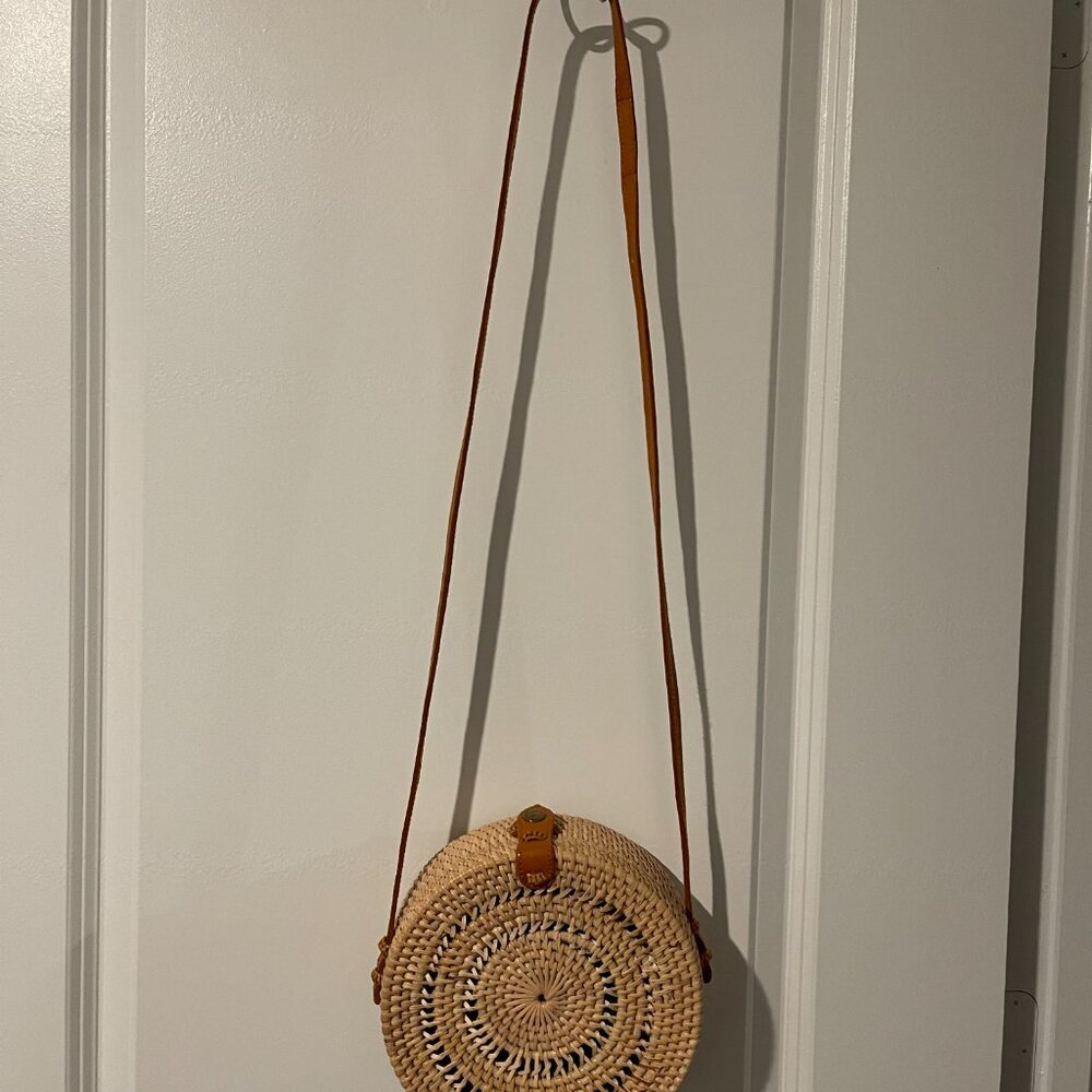 Street Level Woven Rattan Circle Basket Crossbody Purse - Picture 2 of 7